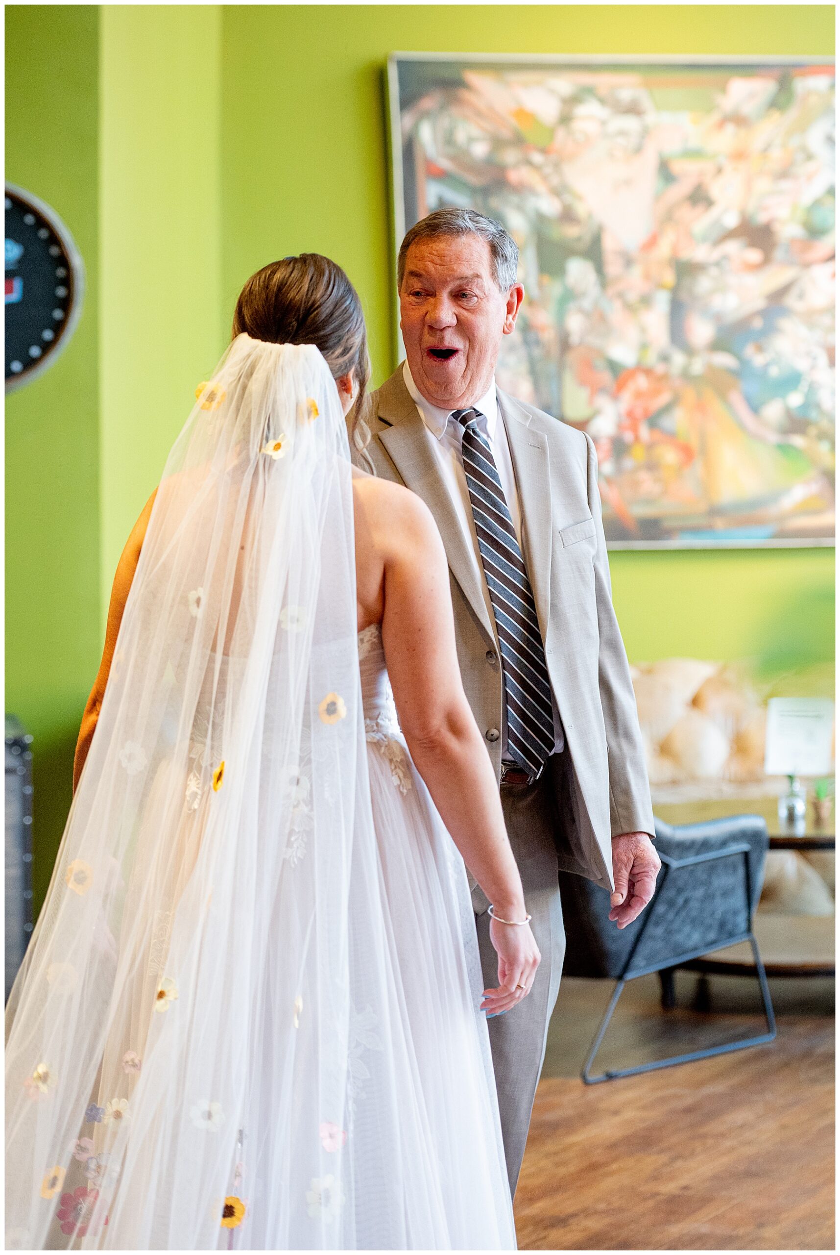father of the bride turns around to see the bride with a surprised face