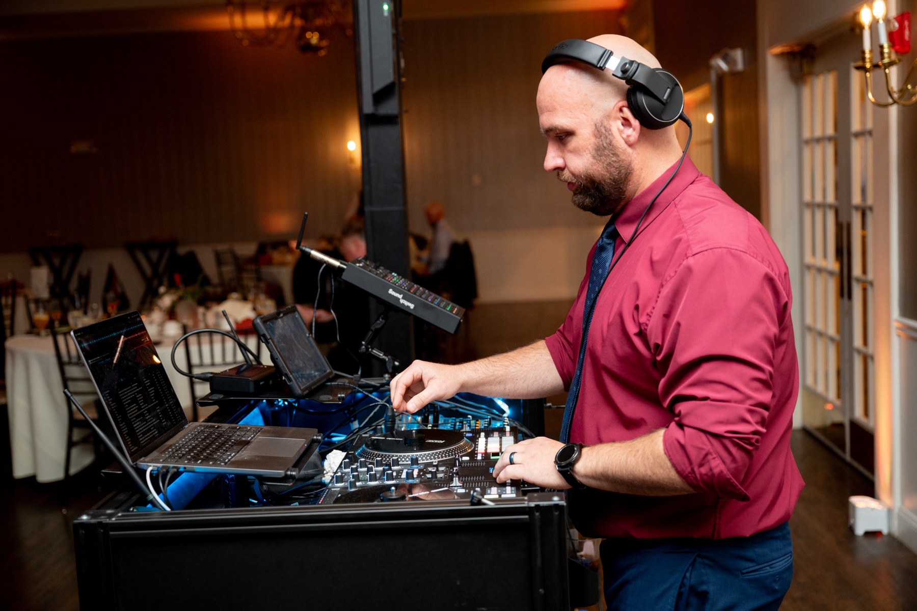 wedding dj playing music at the chocksett inn 