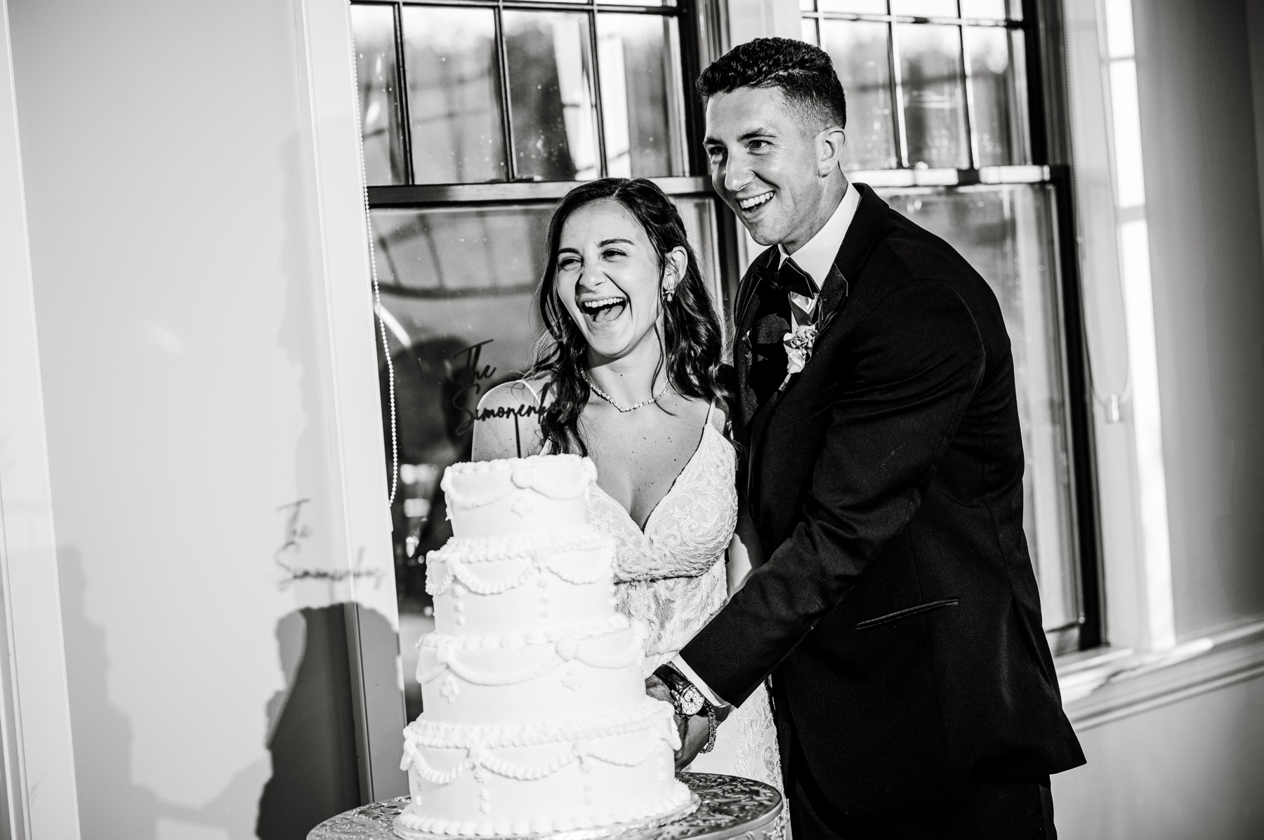 bride & groom cutting cake